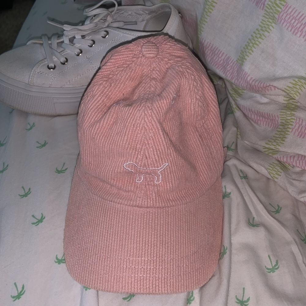 VS PINK hat